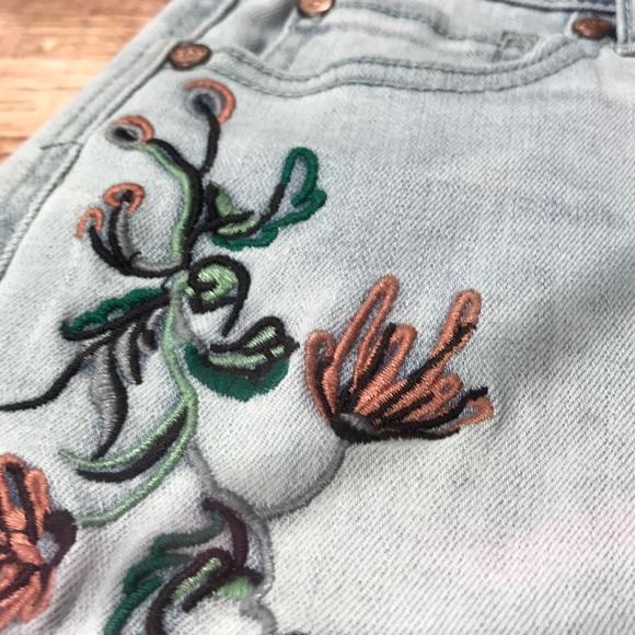 Frayed Floral Embroidery Mid Rise Denim Shorts - Picture 3 of 6